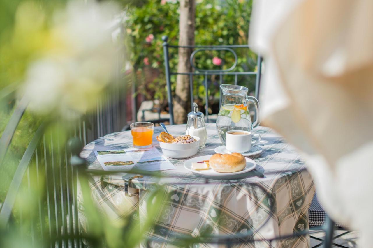 Garni Stuebele Bed & Breakfast ติโรโล ภายนอก รูปภาพ