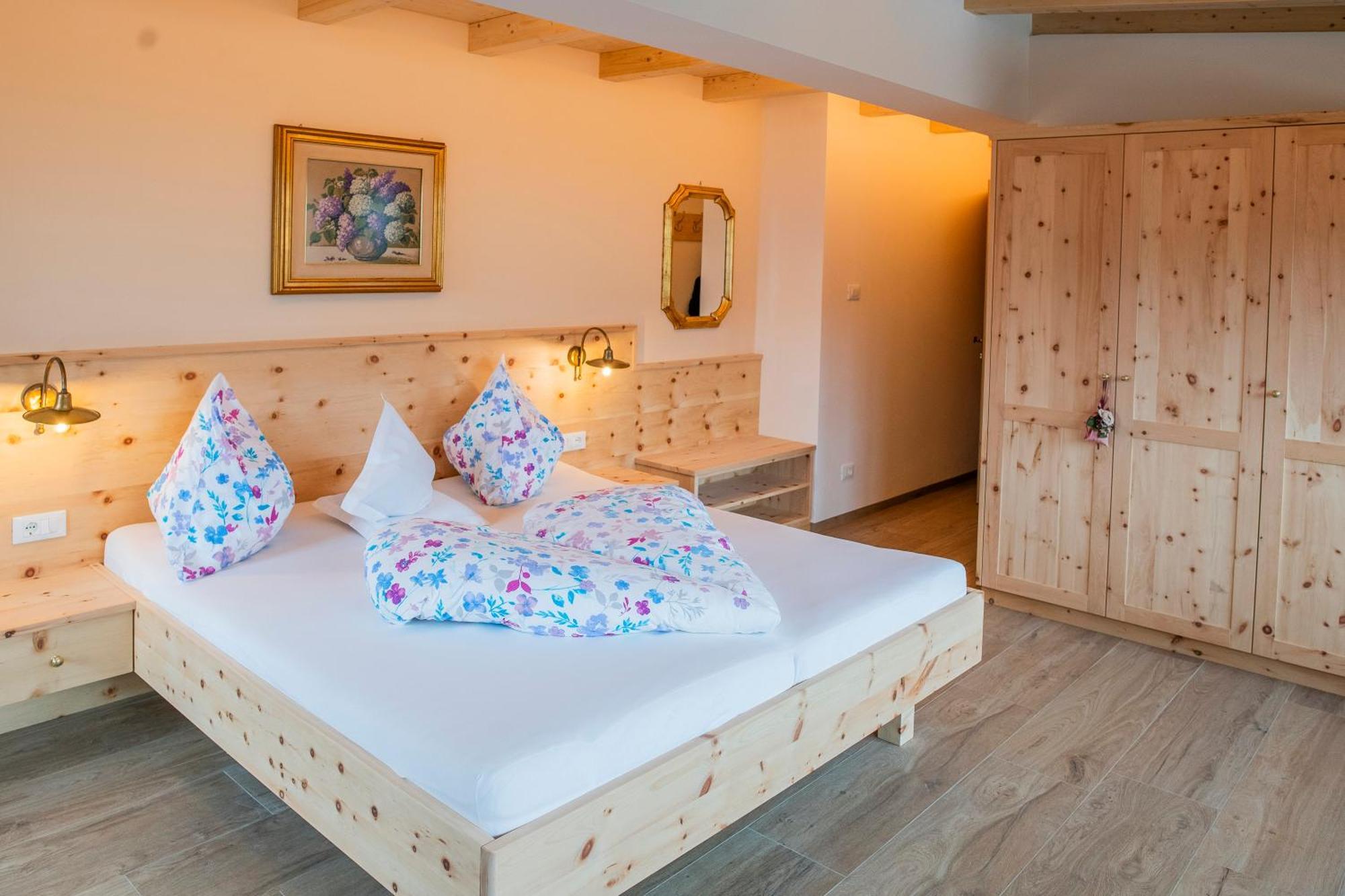 Garni Stuebele Bed & Breakfast ติโรโล ภายนอก รูปภาพ
