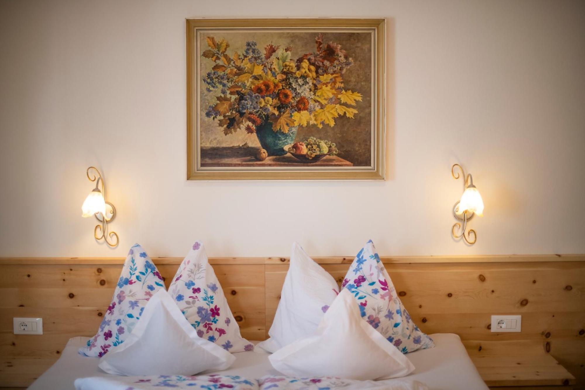 Garni Stuebele Bed & Breakfast ติโรโล ภายนอก รูปภาพ